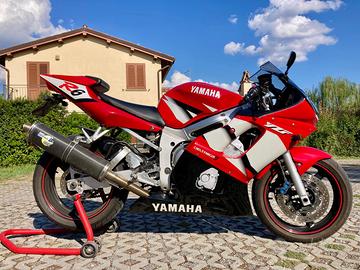 YAMAHA R6