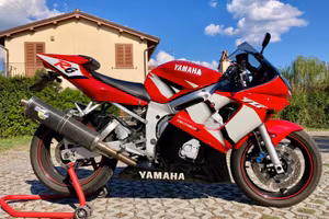 YAMAHA R6