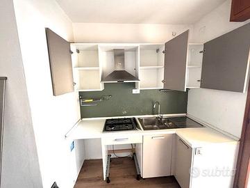 CUCINA COMPONIBILE AD ANGOLO