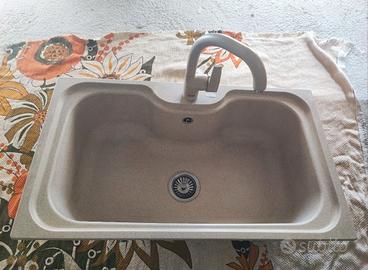 Lavello Franke fragranite e rubinetto coordinato 