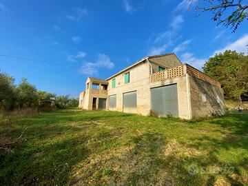 Casa Colonica con Terreno - Fermo