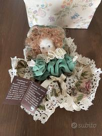 Bambola di porcellana da collezione