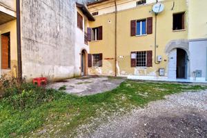 CASA DI CORTE A BORGO VIRGILIO