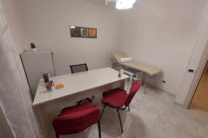 Stanza studio per medici,psicologi,fisioterapisti