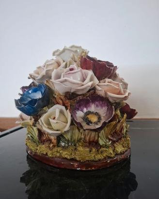 vaso in ceramica Capodimonte originale. firmato 