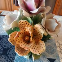 fiori colorati in ceramica