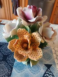 fiori colorati in ceramica