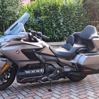 Goldwing GL 1800 bagger con allestimento Tour