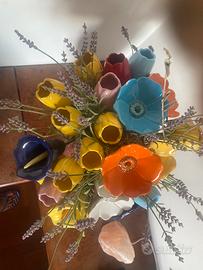Fiori colorati di ceramica
