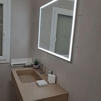 Top bagno con lavabo integrato e specchiera