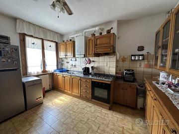 Appartamento di 100 m² con 5 locali e box auto dop
