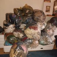 Lotto vestiti donna oltre 300 kg – 17 sacchi – Aff