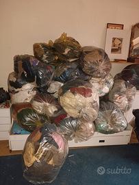 Lotto vestiti donna oltre 300 kg – 17 sacchi – Aff