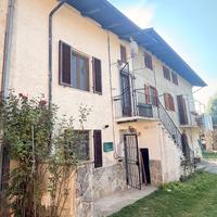Casa semi indipendente su due livelli con terreno
