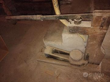 Antica tappatrice bottiglie per Sughero