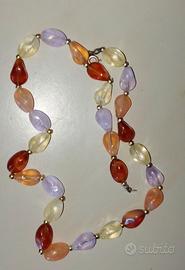 Collana di perline colorate