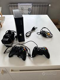 Xbox 360 Slim + 2 controller + Cavi originali