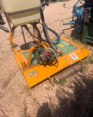 Tagliaerba con botte diserbo integrata