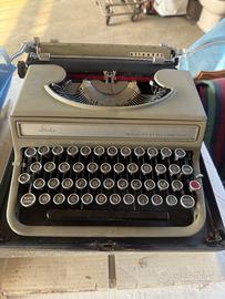Macchina da scivere Olivetti studio vintage