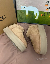 UGG Mini Platform  T.40