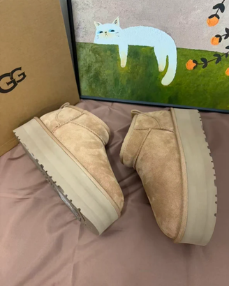 UGG Mini Platform  T.40