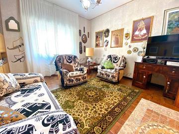 Appartamento di 110 m² con 5 locali e box auto a C