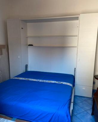 Armadio letto richiudbile con scrivania pari al nu