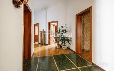 Ampio appartamento in contesto signorile