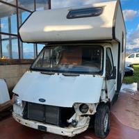 Camper Ford incidentato con documenti in regola