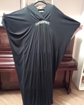 Abito elegante tipo kaftano.