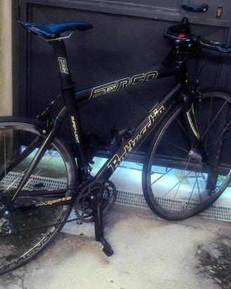 bici da corsa in carbonio campagnolo record