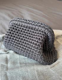 Pochette uncinetto fatta a mano grigia
