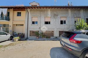 CASA DI CORTE A ADRO