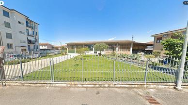 Capannone e terreno edificabile