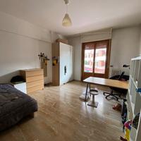 Due stanze libere a novoli da aprile