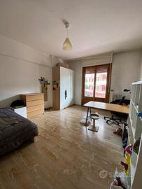 Due stanze libere a novoli da aprile