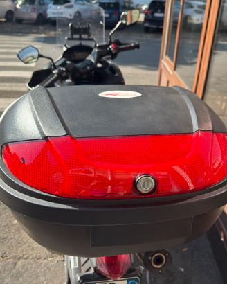 Baule moto 48 litri con piastra