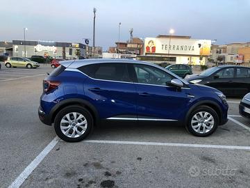 Renault Captur plug-in Hybrid km 0 in garanzia