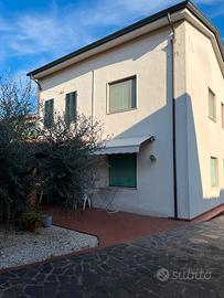 Terratetto ristrutturato con doppio garage