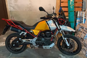 Moto Guzzi V85TT evocative graphics EURO 5