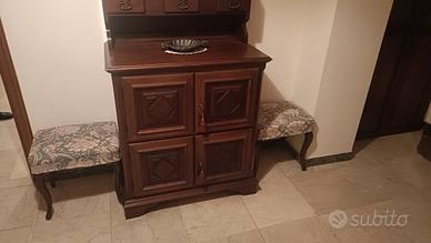 piattiera in legno e sgabelli in arte povera