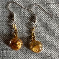 Orecchini in resina e simil oro