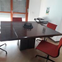 Tavolo direzionale di design pregiato 