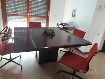 Tavolo direzionale di design pregiato 