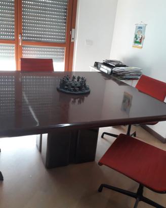 Tavolo direzionale di design pregiato 