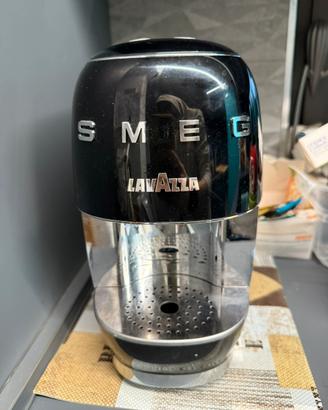 Macchina caffe’ smeg Lavazza