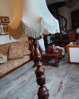 ELEGANTISSIMA LAMPADA STELO LEGNO–SETA ANNI ‘70