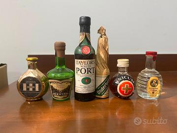 Grande collezione bottigliette mignon liquori vint