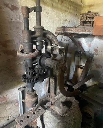 Trapano a colonna antico