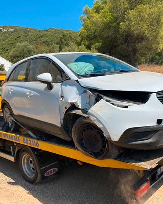 Opel Crossland incidentata in blocco per rivendita